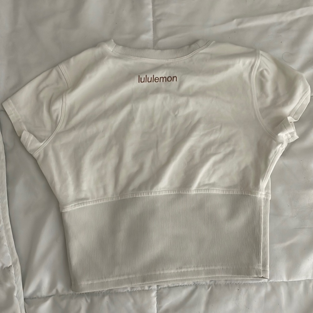 Lululemon slim fit crop top